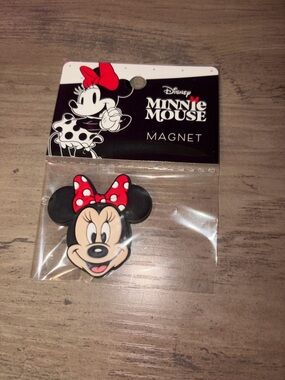 Disney Minnie Mouse Magnet Red Bow Icon Fridge Collectible NWT